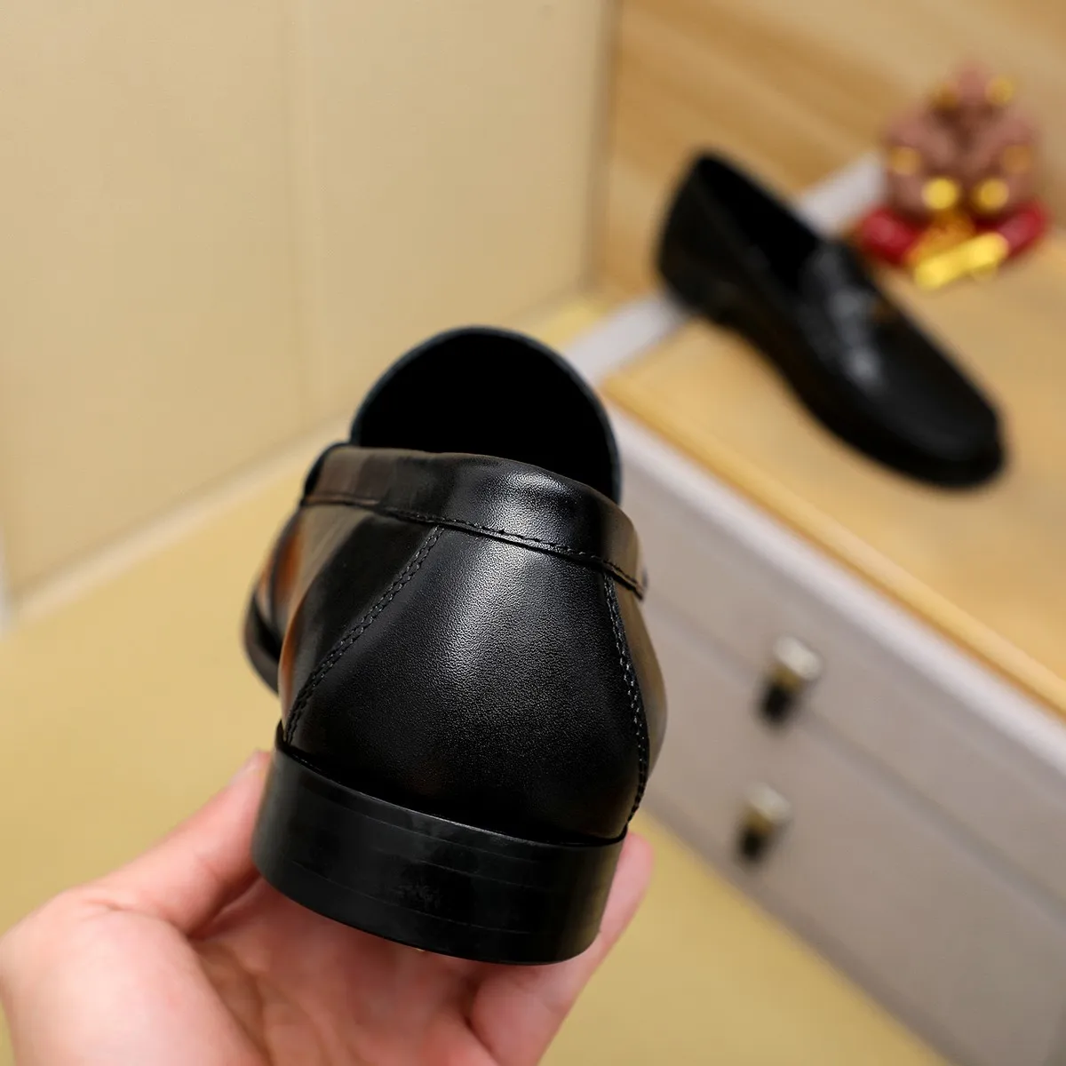 Men's shoes 460 💰 Louis Vuitton LV ® 🆕 model 🔛 full shoe counter, first layer cowhide, 🐂leather lining casual shoes for men, super soft outsole, a must-have for driving. Synchronized with the counter, original first layer cowhide, completely 1:1 mold customization 🌹 top version, color optional! Number: 38-44 (45.46 customized)